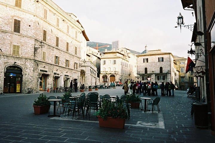Relaxing walking tour of Assisi
