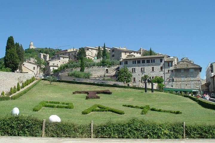 Relaxing walking tour of Assisi