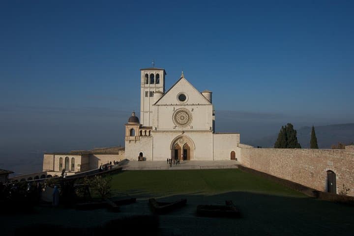 Relaxing walking tour of Assisi