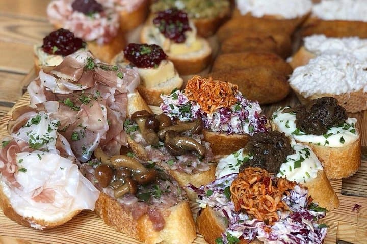 Private Food Tour: Cicheti & Wine