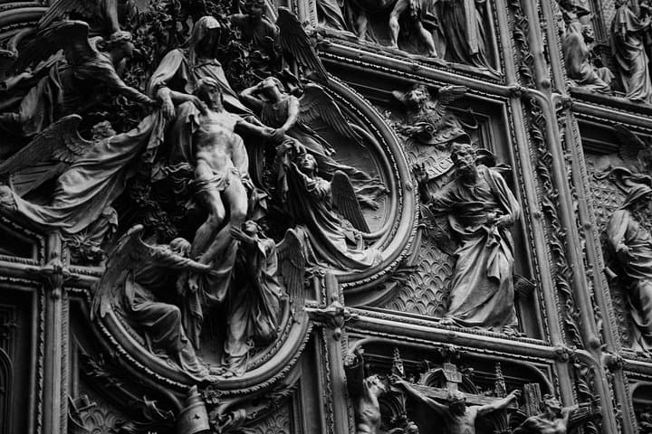 Milan Duomo Small-Group Guided Tour with Rooftop Views
