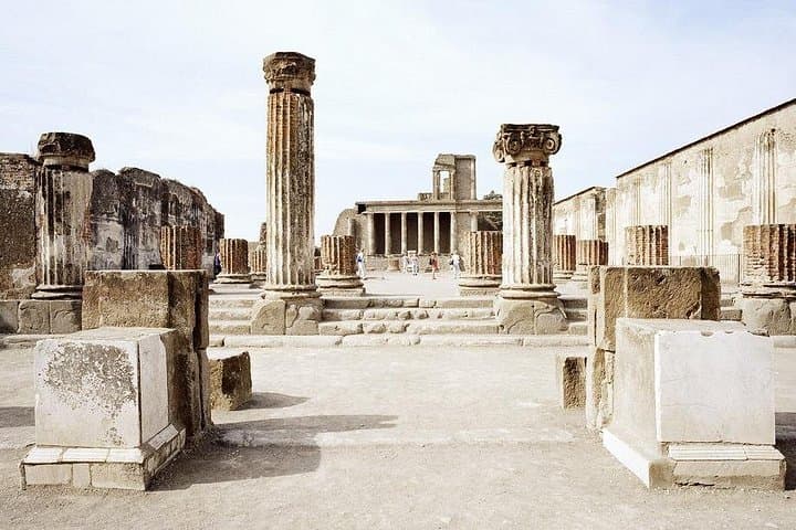 Transfer from Naples to Sorrento with stop in Pompeii