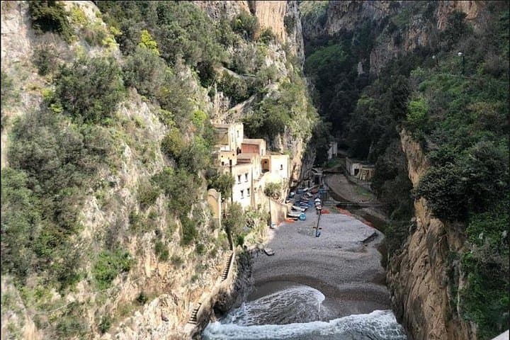 Naples to/from Positano Private Transfer & Optional Pompeii Stop