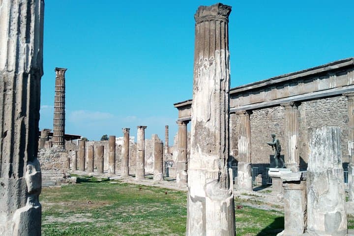 Full-Day Tour to Pompeii, Positano and Amalfi Coast