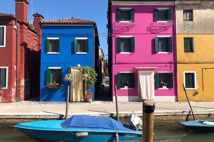 Luxury Tour of Murano & Burano by Private Boat and Guide
