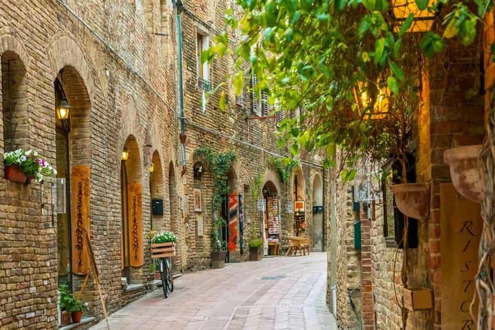 ItalyBesTours Siena Monteriggioni San Gimignano with Lunch&WineTasting Fullday from Rome