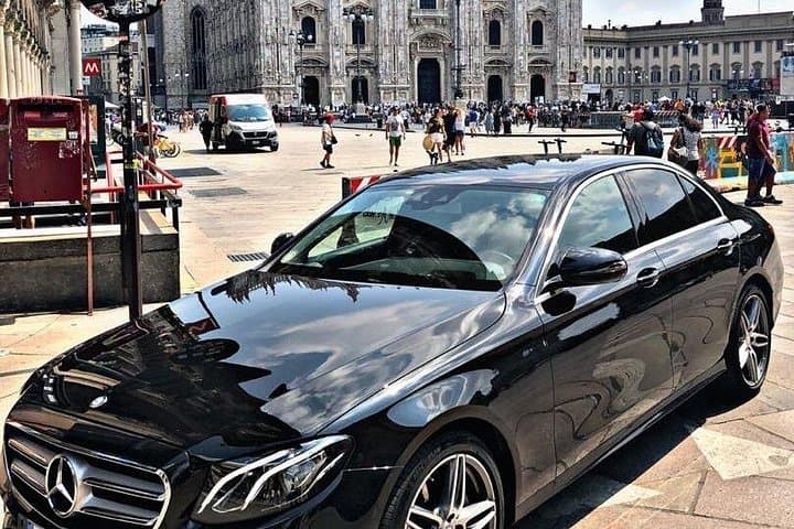 Malpensa Airport: Private transfer to/from Milan with V-Klass