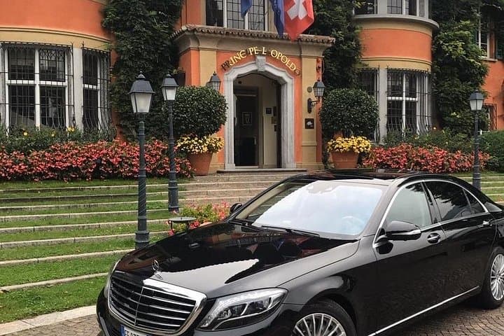 Malpensa Airport: Private transfer to/from Milan with V-Klass