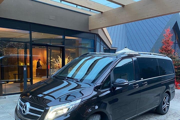 Malpensa Airport: Private transfer to/from Milan with V-Klass