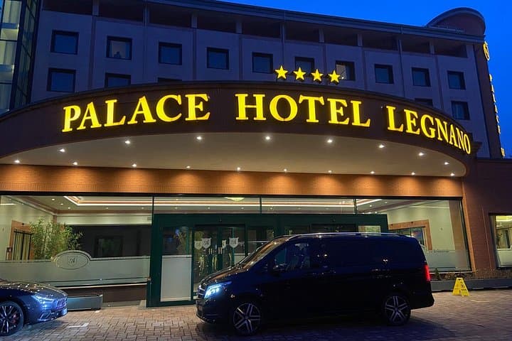 Malpensa Airport: Private transfer to/from Milan with V-Klass