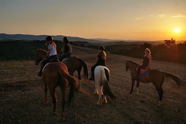 Horsebackriding - explore Tuscan nature