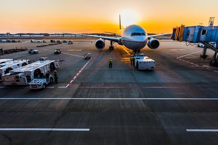 LINATE -MILANO airport transfer with private Luxury Van.