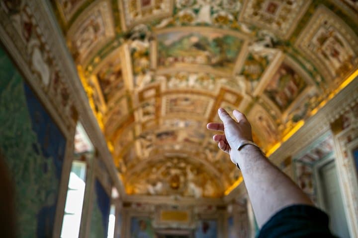 Quick Access Private Guided Vatican & Sistine Chapel Evening Tour