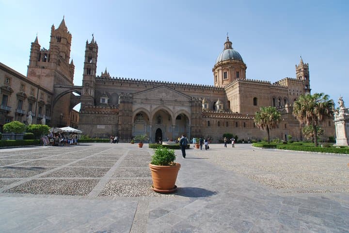 Transfer from Syracuse to Palermo with a stop in Valley of Temples, Agrigento