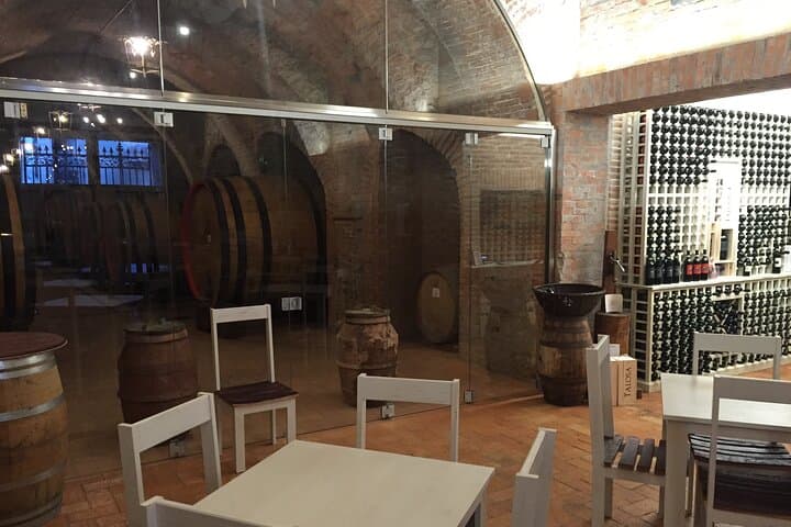 Montepulciano: Winery Tour & Tasting Experience