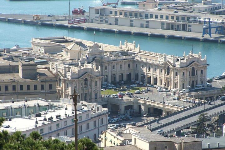 Private 3-hour Walking Tour of Genoa with official tour guide