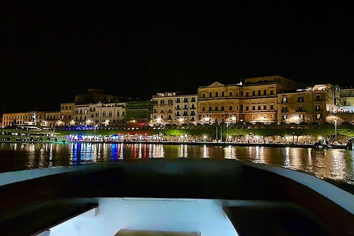 Syracuse Boat tour of the island of Ortigia and sea caves