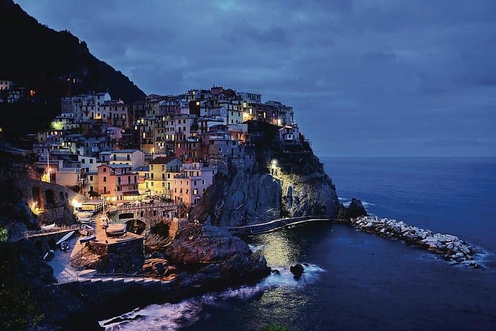 From Florence: Private minivan Tour to 5 Terre by Minivan