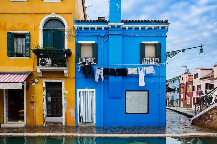 Secret Corners of Burano: Guided Walking Tour with a Local Expert