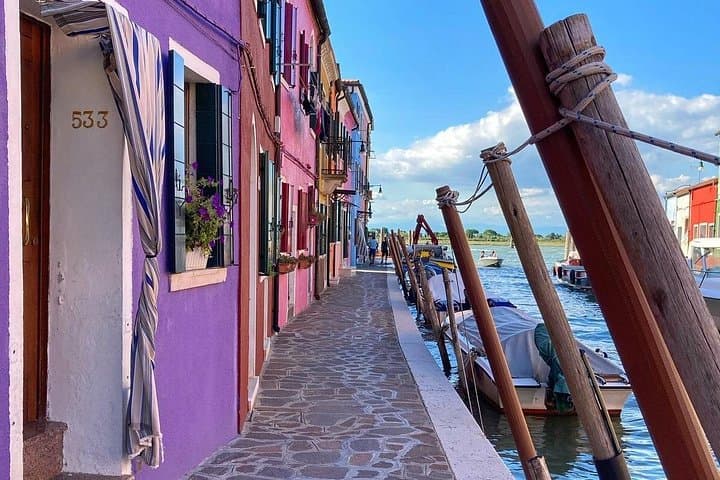 Secret Corners of Burano: Guided Walking Tour with a Local Expert