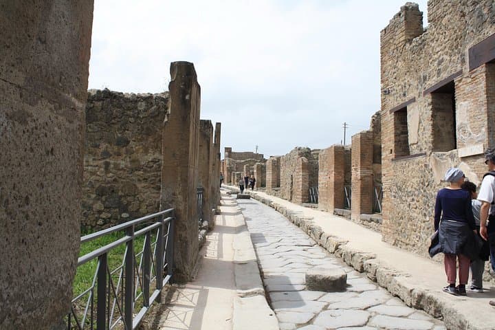 Pompeii & Herculaneum Exclusive Private Tour with Archaeologist