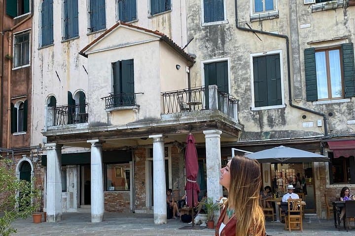Let's discover the Jewish Ghetto of Venice with Lucia a local tour guide and art historian! A unusual tour of Venice!
