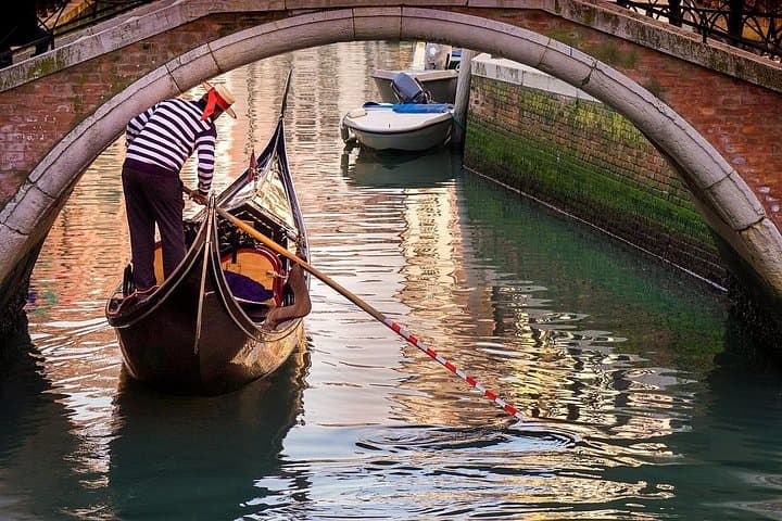 St Marks Basilica Skip-the-Line Tour and Venice Gondola Ride