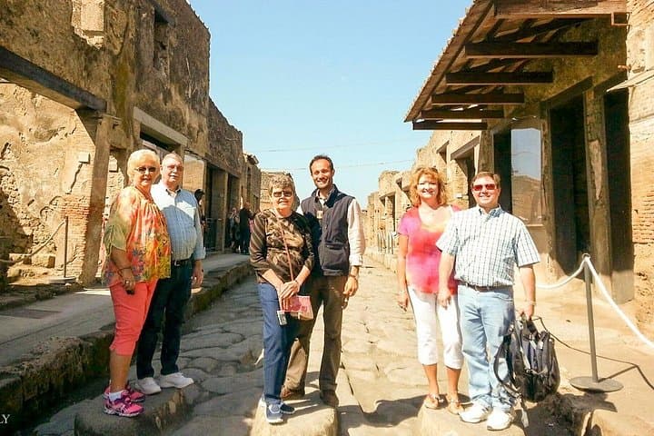 Pompeii family picture on the main street