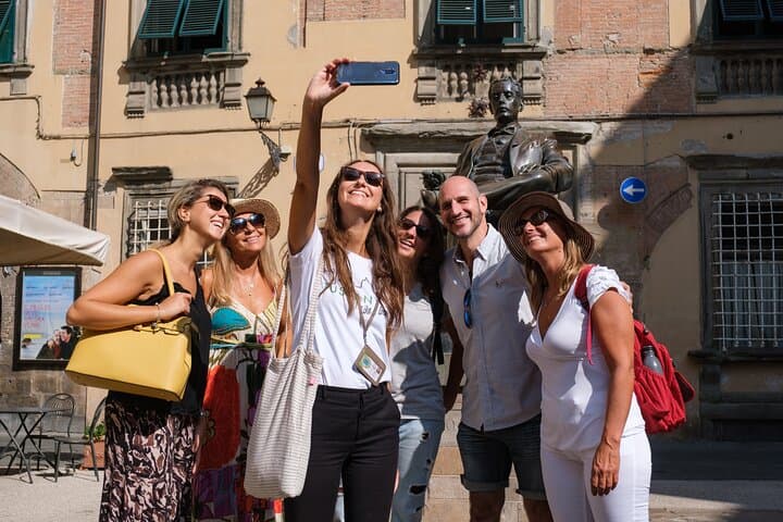 selfie in front of great opera composer Giacomo Puccini