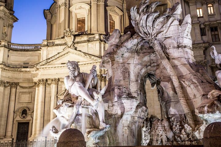 Rome City Center Walking Tour in a Small Group