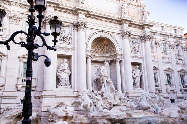 Rome City Center Walking Tour in a Small Group