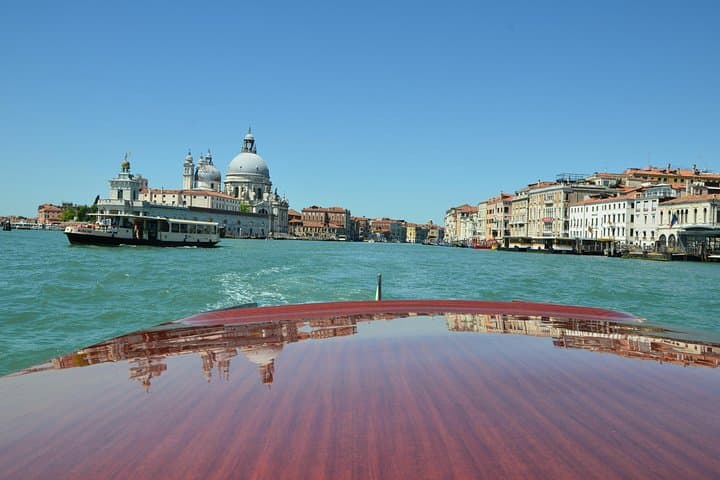 Tour 1 HRS Gran Canal with Luxury Boat
