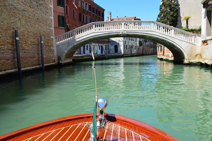 Tour 1 HRS Gran Canal with Luxury Boat