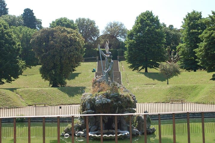 Private tour of Boboli and Bardini gardens, Florence green heart