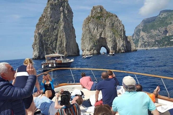 Capri Deluxe: The Complete Island Experience
