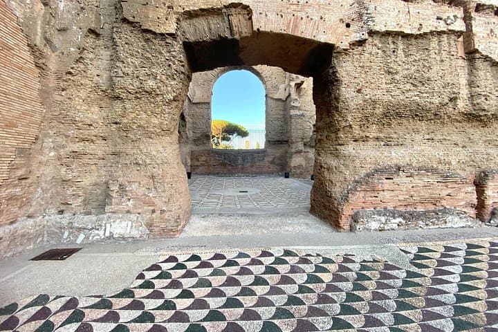 Rome: Semiprivate or Group Tour Caracalla Baths & Circus Maximus