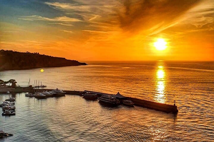 Beauthttps://media-cdn.tripadvisor.com/media/attractions-splice-spp-720x480/0b/e1/0a/46.jpgiful sunset