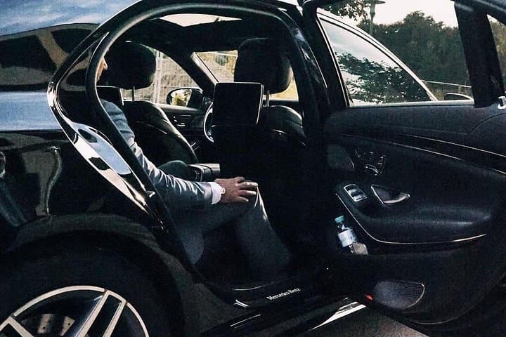 Private Transfer: Rome to Civitavecchia Port by Business Car
