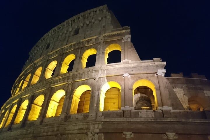 Rome Illuminated: Private 2-Hour Night Sightseeing Tour