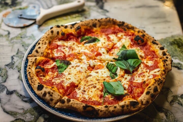 The Art of Pizza and Tiramisu Class with Tastings in Naples