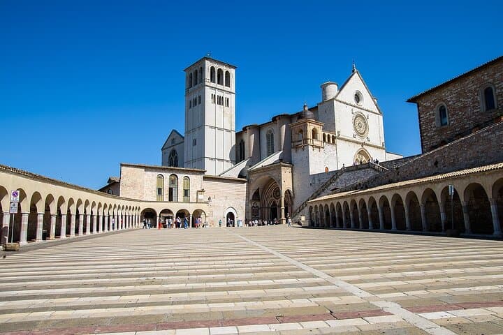 Full Day Guided Historical Tour of Cascia and Assisi