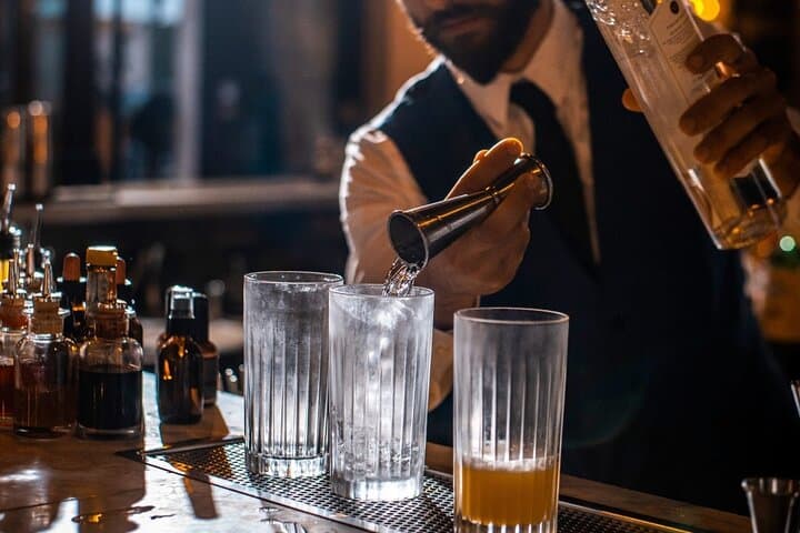 2 Hours Cocktail Making Class in the Heart of Rome