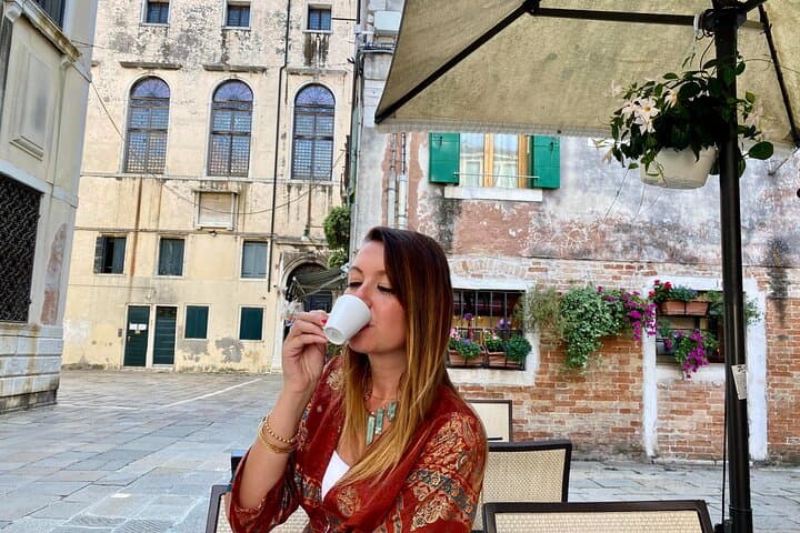 The best of Venice in 1 day! Private tour 100% tailored + 1 h watertaxi ride with Lucia local guide in Venice