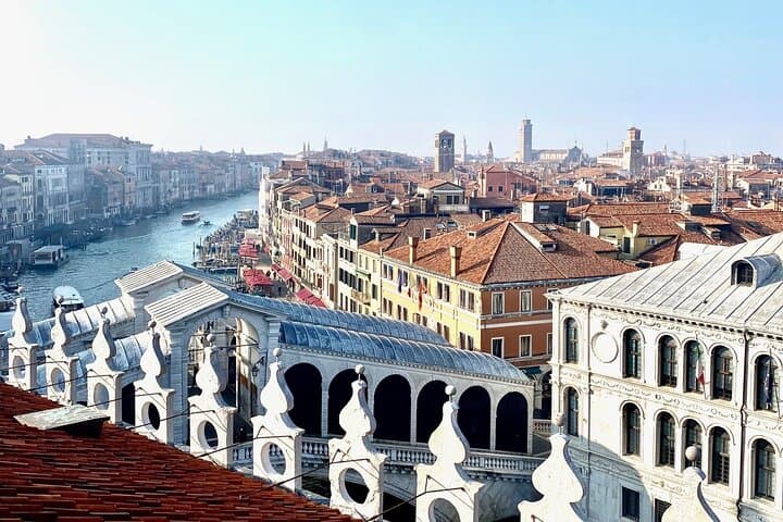 The best of Venice in 1 day! Private tour 100% tailored + 1 h watertaxi ride with Lucia local guide in Venice