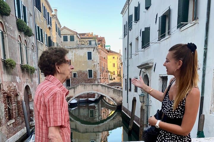 The best of Venice in 1 day! Private tour 100% tailored + 1 h watertaxi ride with Lucia local guide in Venice