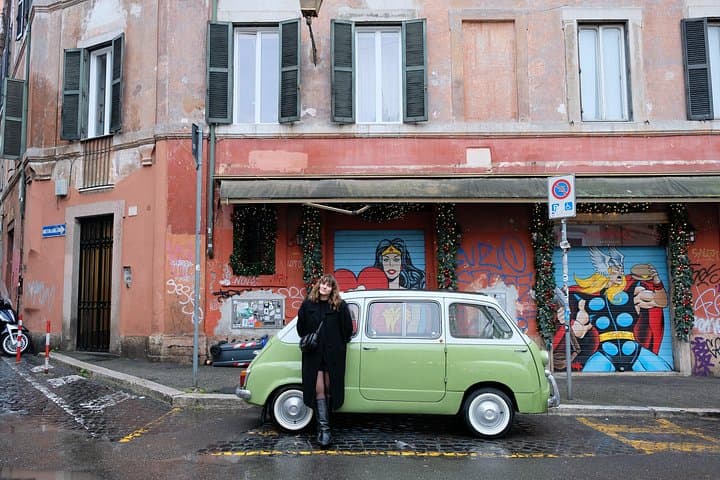 1-Hour Private Photoshoot Taking Beautiful Pictures in Rome