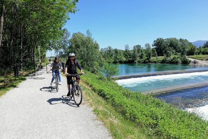 Lucca: self-guided bike tour + picnic in the vineyards