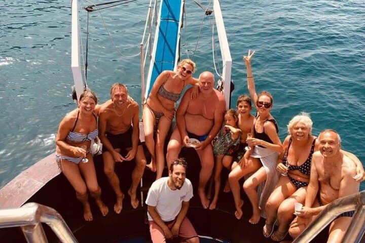 Fun is for everyone. Our boat ride allows you to relax and indulge in a totally relaxing day.