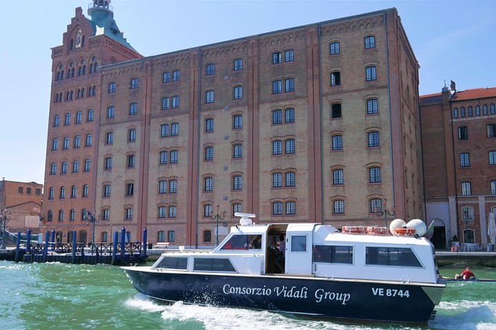 Private Transfer from Marco Polo Airport to Venice
