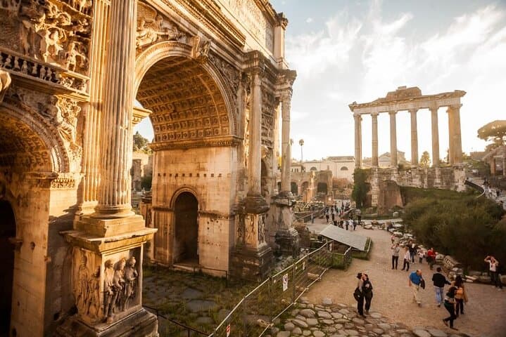 Rome: Colosseum Guided Tour with Roman Forum and Palatine Hill